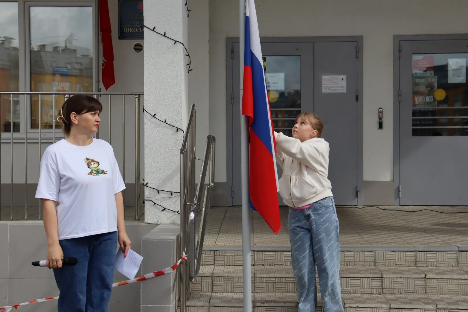 Утро понедельника в лагере «Меридиан» началось с важного и торжественного момента — церемонии поднят