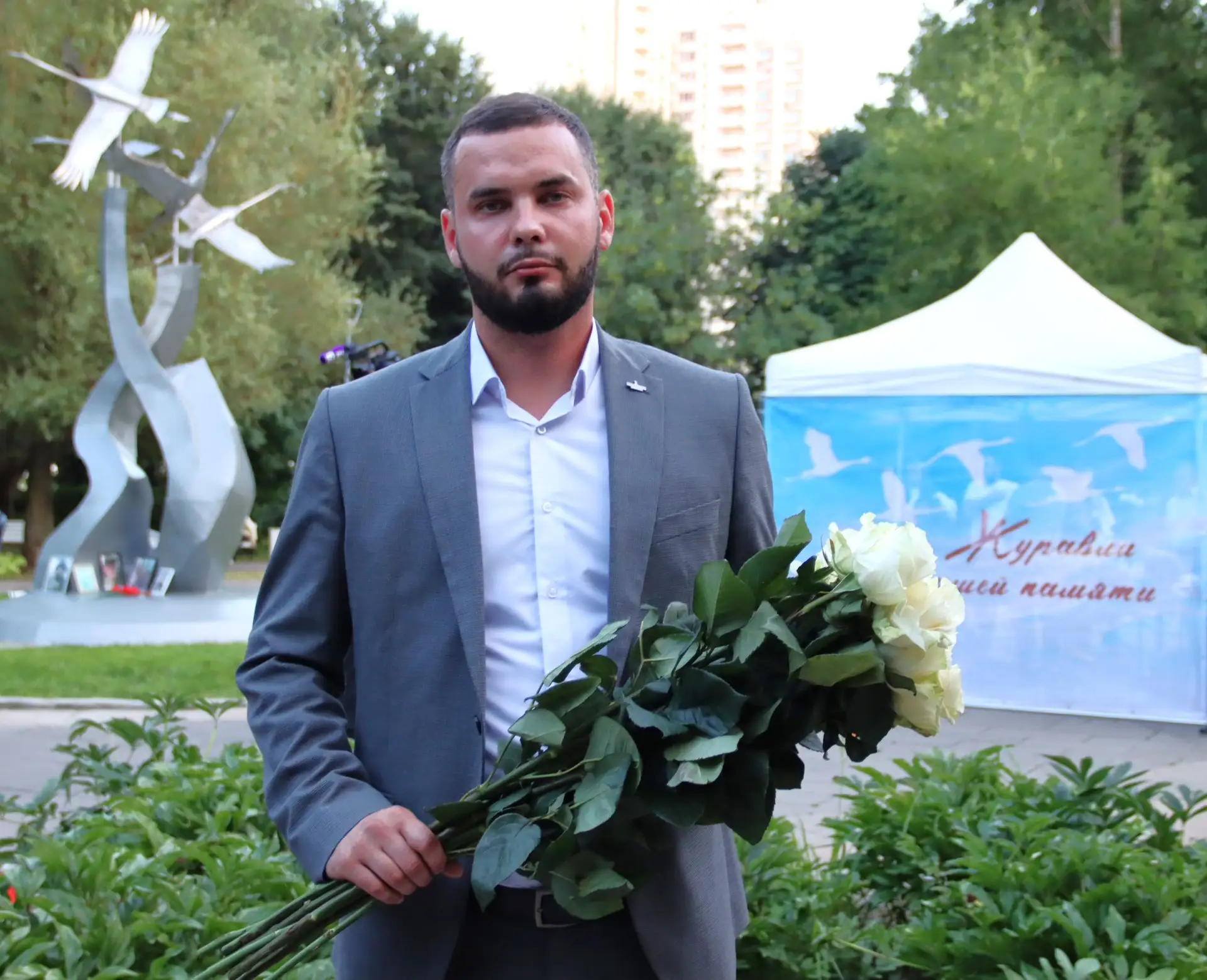 В сквере «Отрадное» состоялась памятная акция «Журавли памяти», приуроченная ко Дню памяти детей — ж