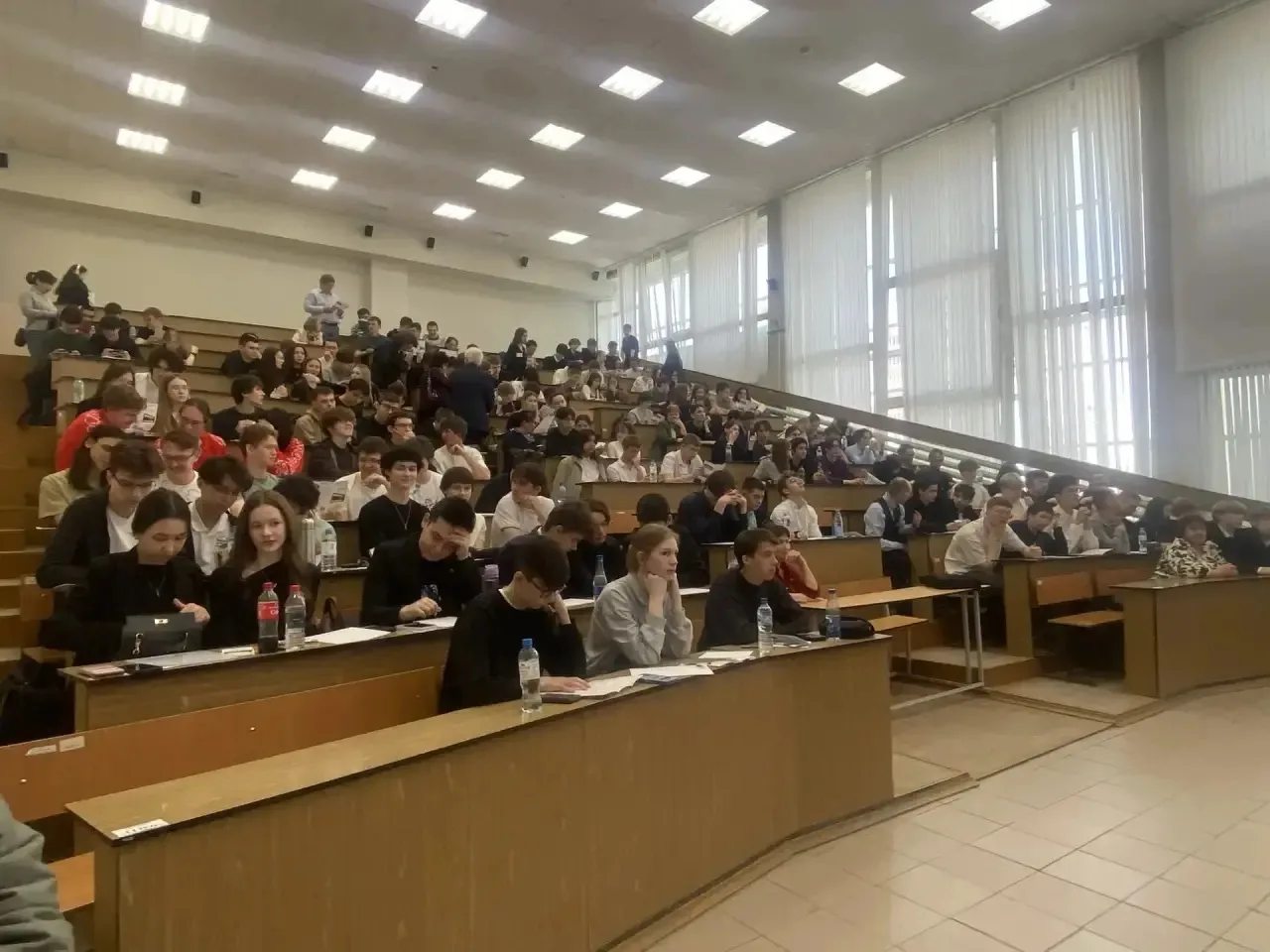 Поздравляем нашу команду физиков Кожевникова Богдана, Гиззатуллина Искандера, Шаптиева Арслана и их 