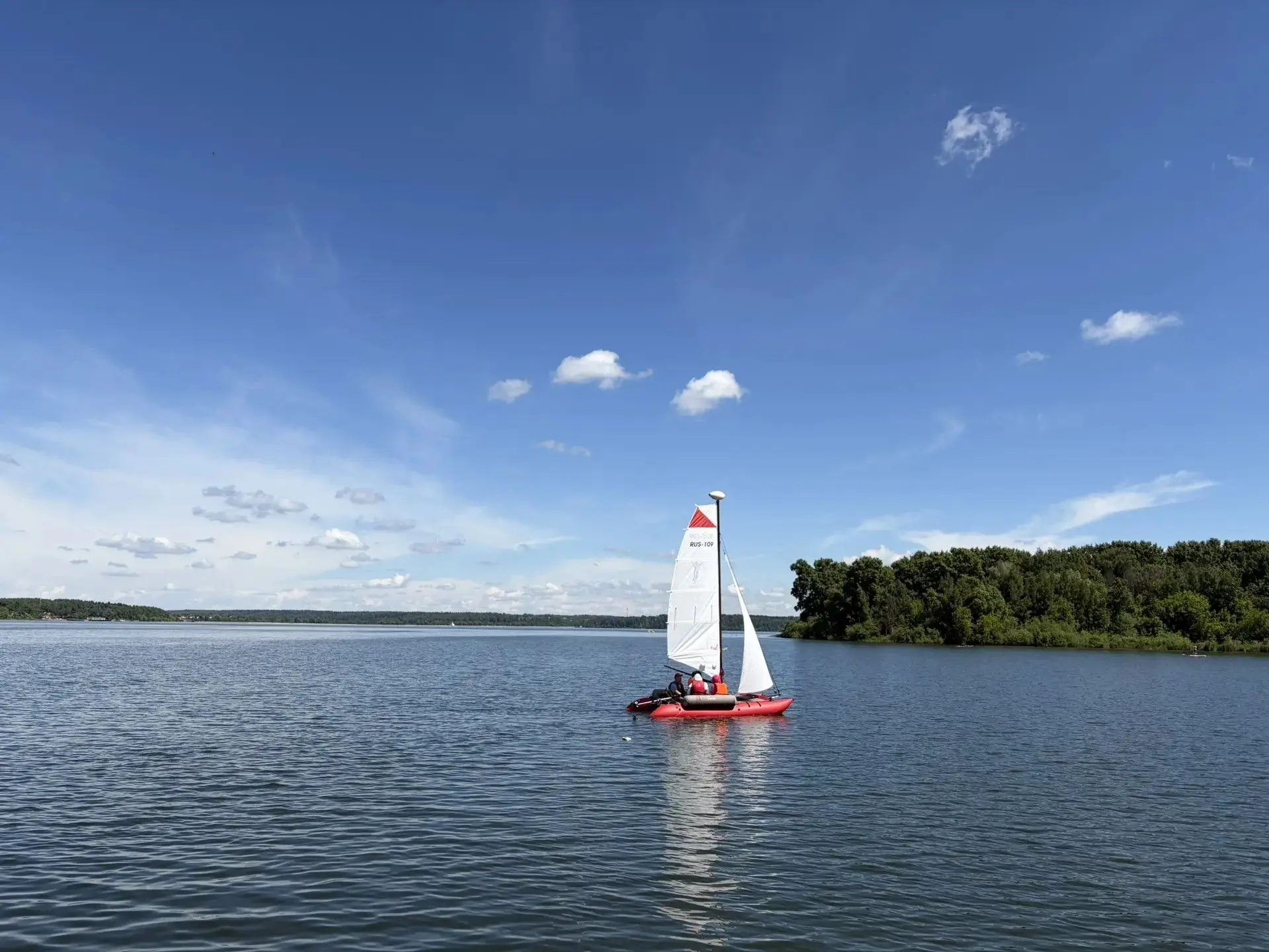 ⛵ Для ветеранов СВО и их семей провели день яхтинга на озере Сенеж