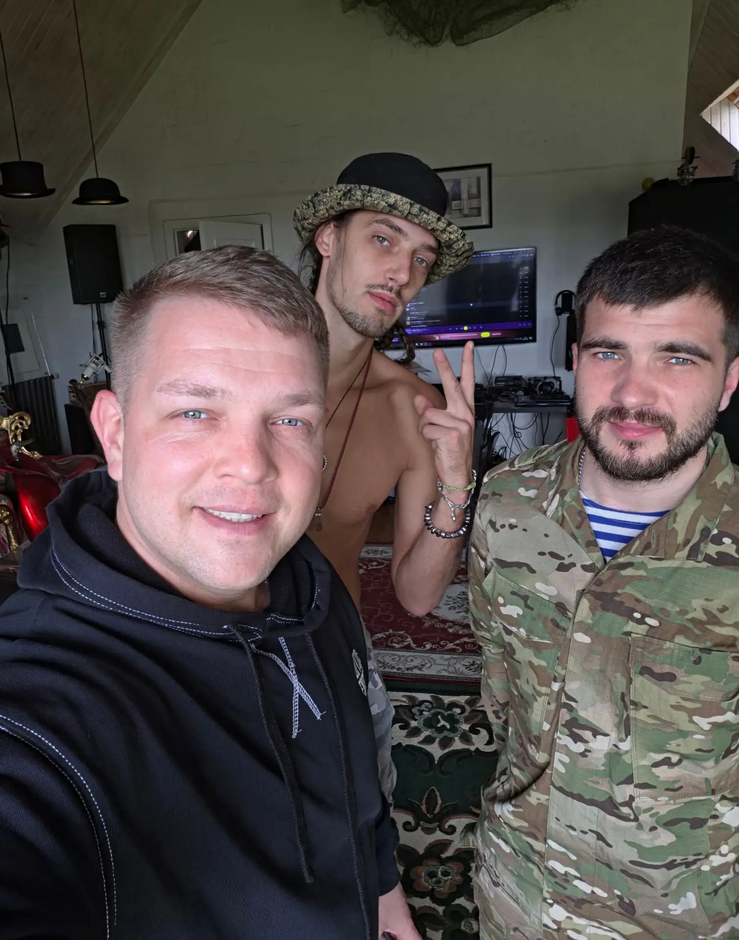 Добрые люди на дружбе)