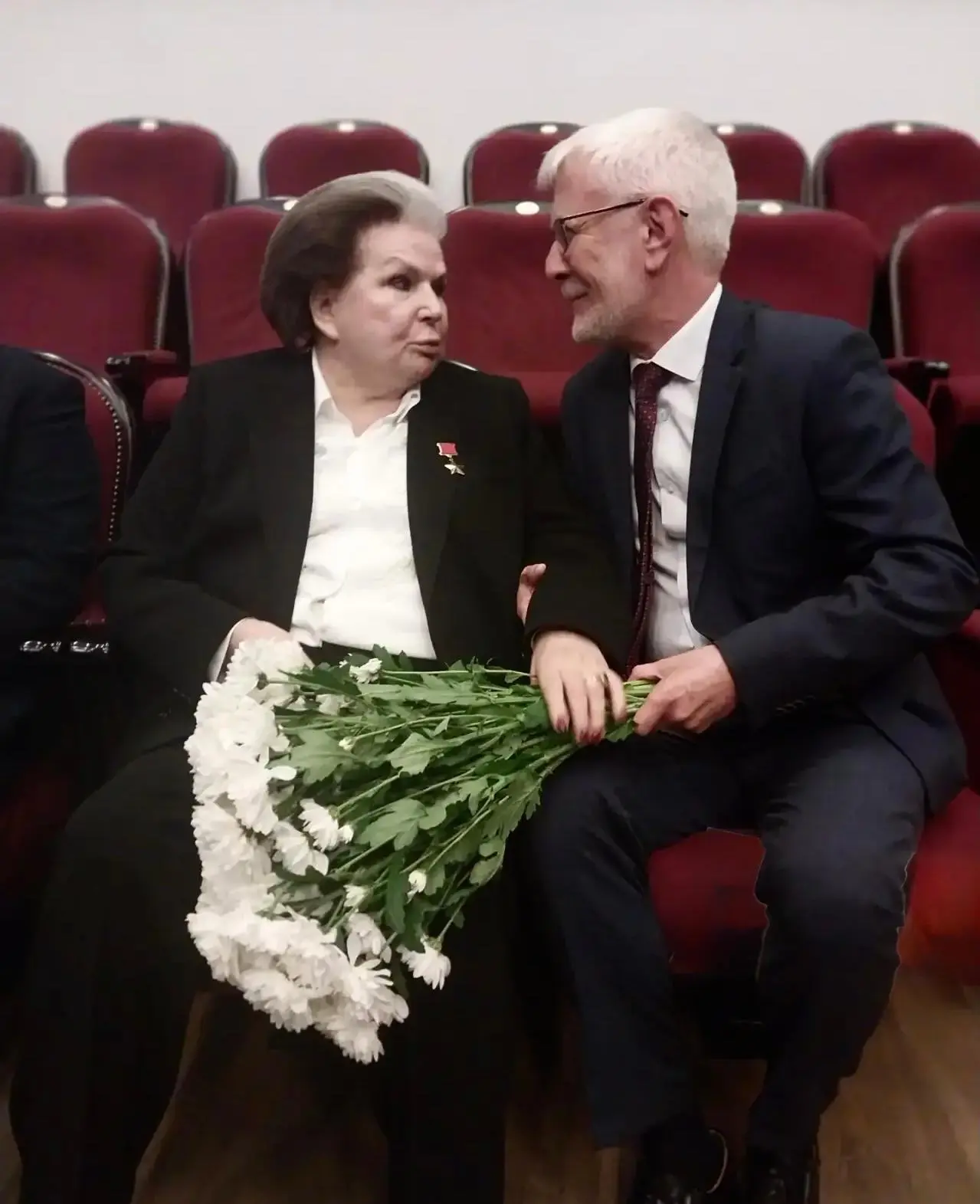 Любые превосходные степени уместны!
 
Валентина Владимировна сегодня, как всегда при наших встречах,