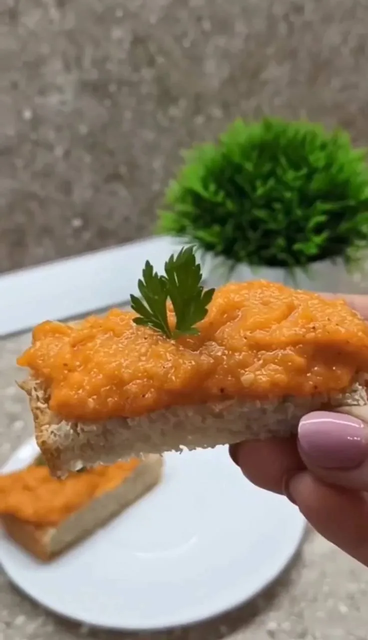 ИКРА кабачковая - почти заморская, можно есть ложкой