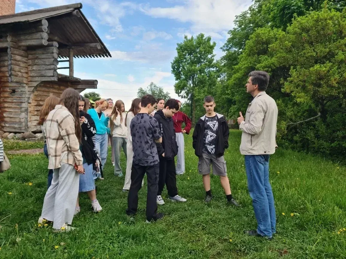 ✨Путешествие 7 "Б" туда, где начиналась Русь 

🚌Знаете, в чём магия окончания учебного года? Школьн