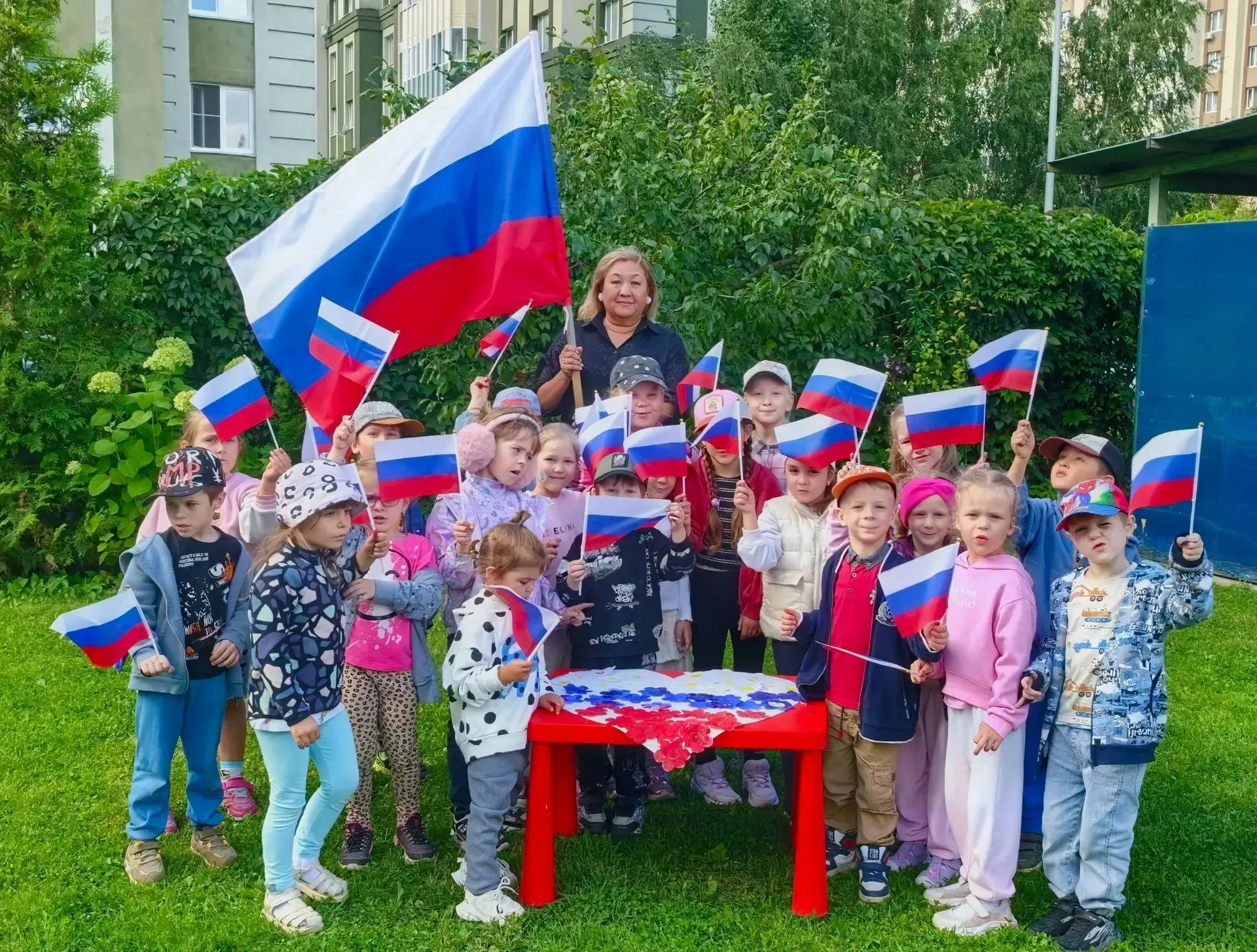 Триколор с детской душой: как в «Ласточке» расцвело сердце России ❤️🤍💙