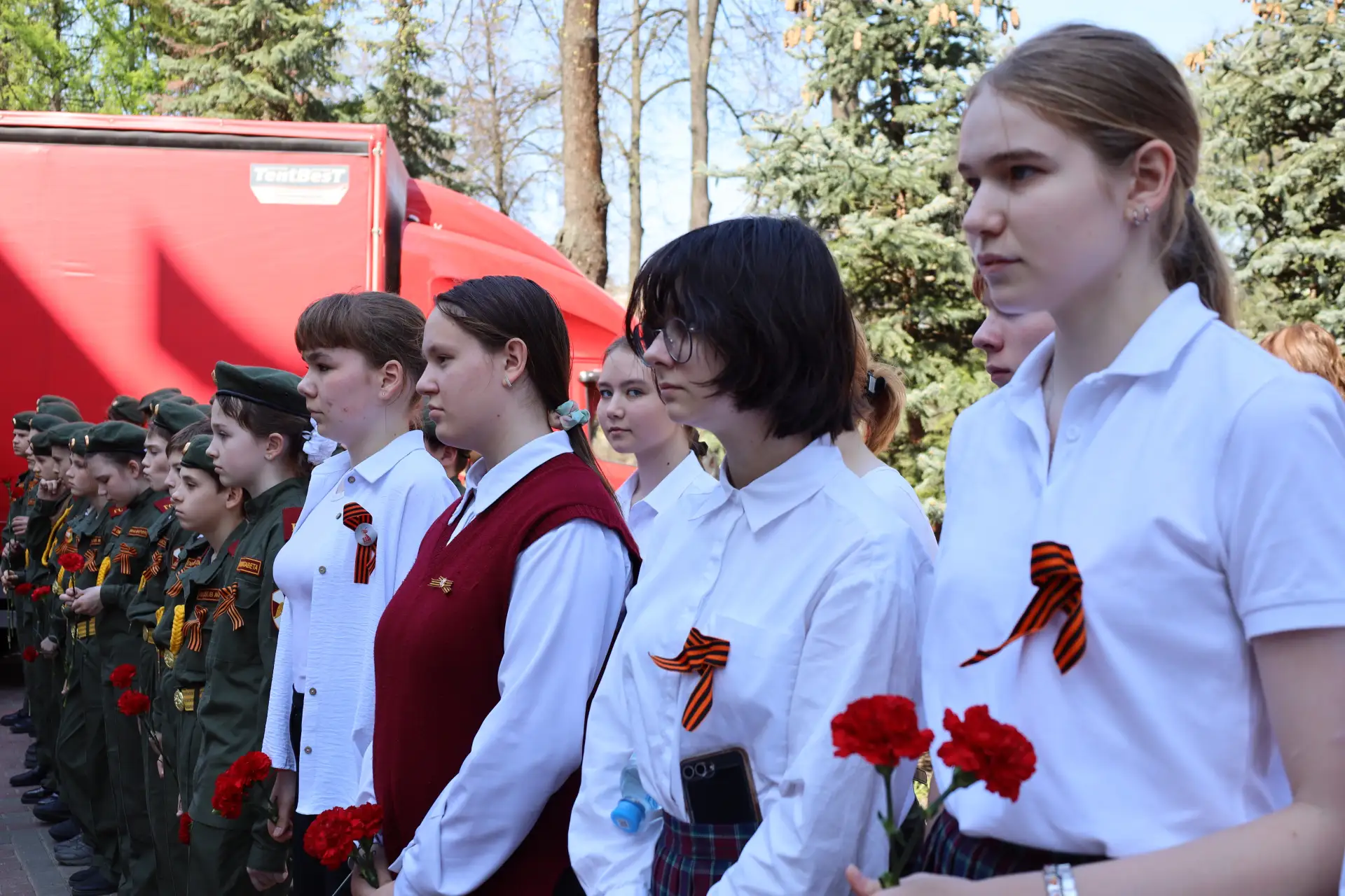 Память, которая объединяет 🤍  🎖 У здания администрации Автозаводского района прошёл торжественный ми