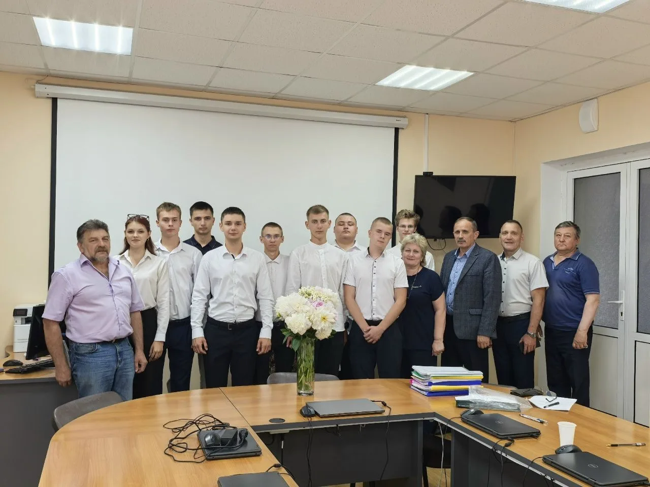Защита дипломов группы № 32!  https://vk.com/wall-98706163_5981   https://ok.ru/saraiko...