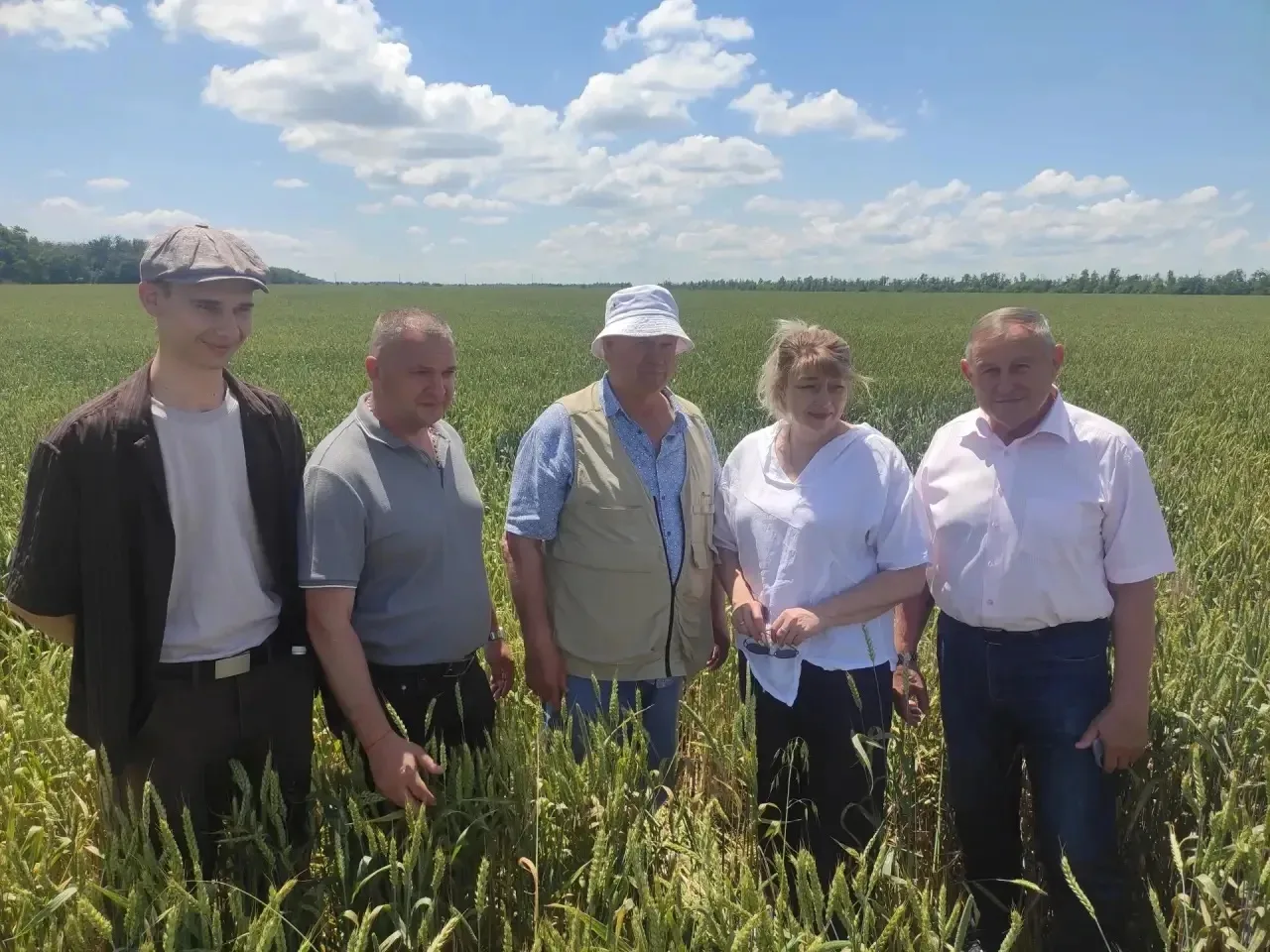 ОБЪЕЗД ПОЛЕЙ

Сегодня мы объезжаем поля нашего округа, чтобы:
🌾Оценить состояние посевов. Проверяем