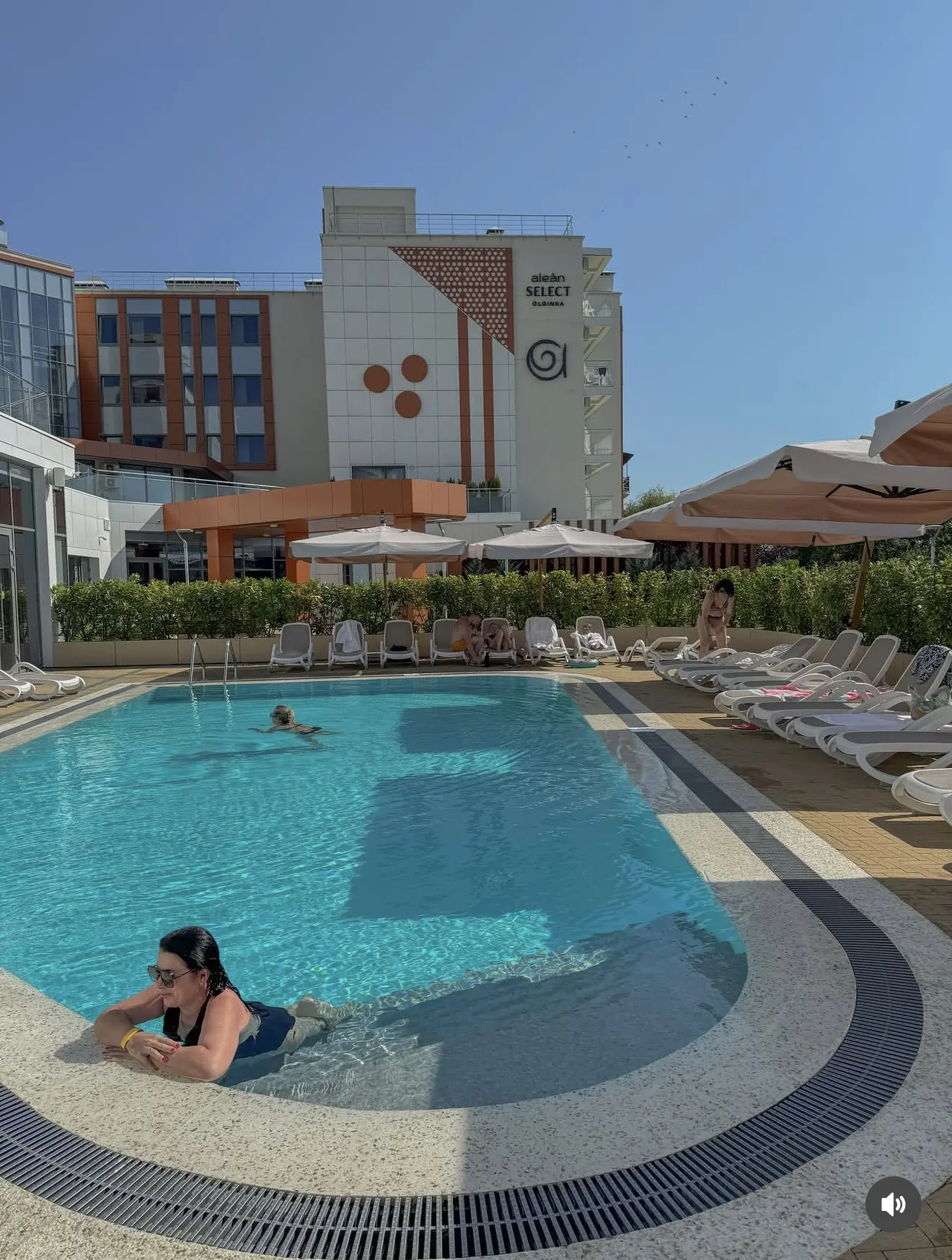 отель в Ольгинке 
«Alean Select Olginka» 4* 
500м до моря 

👍во всех номерах есть мини-холодильник,