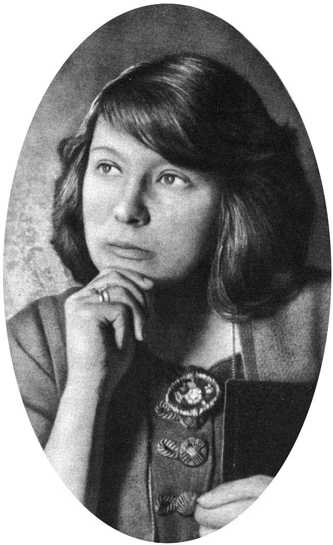 Полнолунье и мех медвежий, 
И бубенчиков лёгкий пляс… 
Легкомысленнейший час! — Мне же 
Глубочайший 