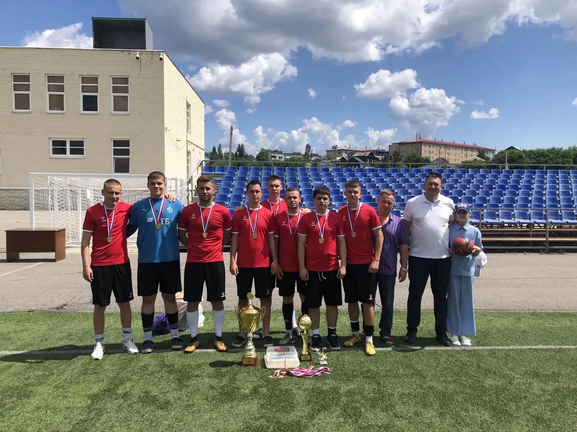 🥇 Команда СФ СамГТУ — победитель турнира по футболу на призы Сызранской Епархии!

12 июня на стадио