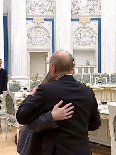 Никогда бы не подумала, что я, обычная девчонка из подмосковных Химок, буду сидеть в красивом зале в