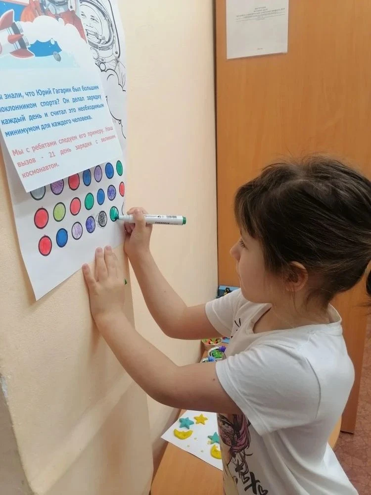 20-й день челленджа👏💪👌🤝Факты о Ю.Гагарине:Спустя два года после гибели Гагарина в его честь был 