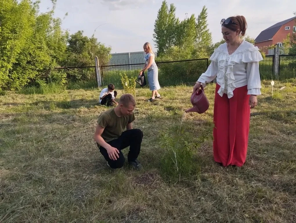 🌳 «САД ПАМЯТИ»

🌳🚿Обучающиеся старших классов совместно с воспитателями Финаевой Светланой Алекса