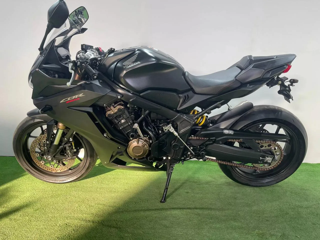 HONDA CBR650R в наличии во Владивостоке  Характеристики:  - 2020 год - объем 650 см3 - Аукцион AUCNE