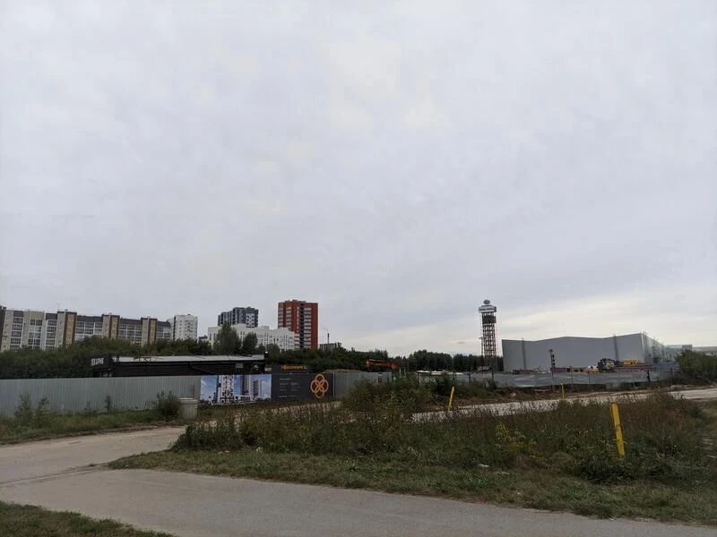 🏗️ На Павловском тракте в Барнауле начали строить 24-этажные "Подсолнухи"
