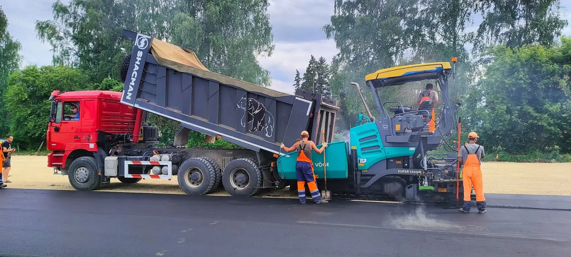 🛹Ведутся работы по благоустройству скейт-площадки.

Производится укладка асфальтового покрытия.

💫