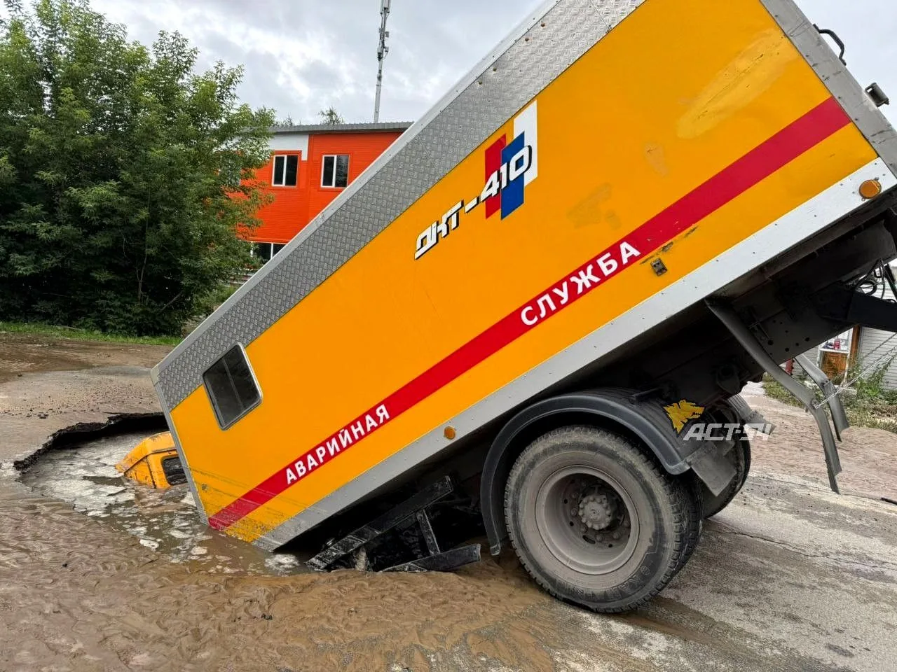 Аварийная служба прибыла на место аварии