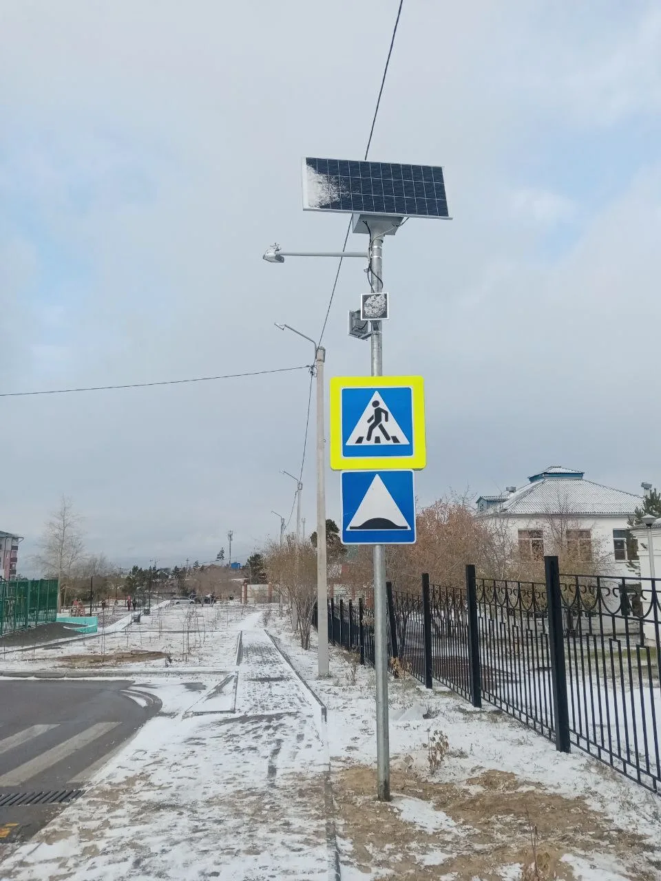 В этом году в городе обновили переходы рядом с 17 образовательными учреждениями  🚦Установили мигающи