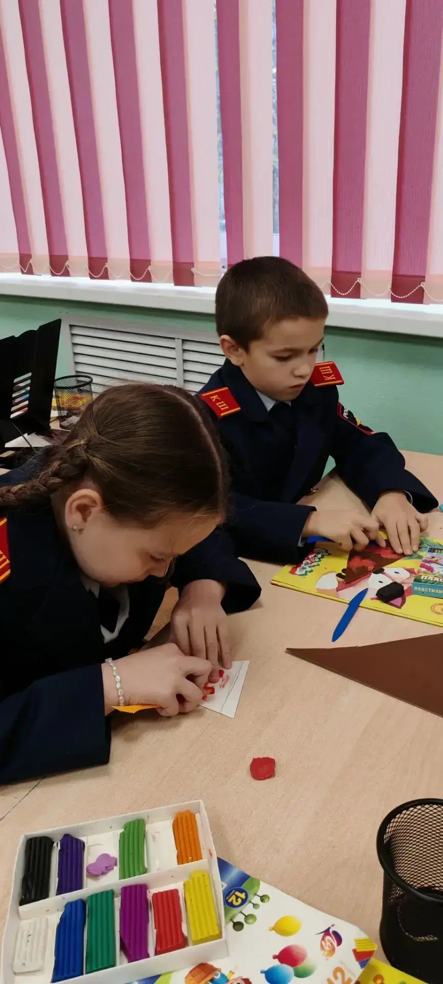 Сегодня во 2 Б классе педагог-психолог Рытик Е.А. провела занятие на тему "Мы все разны...