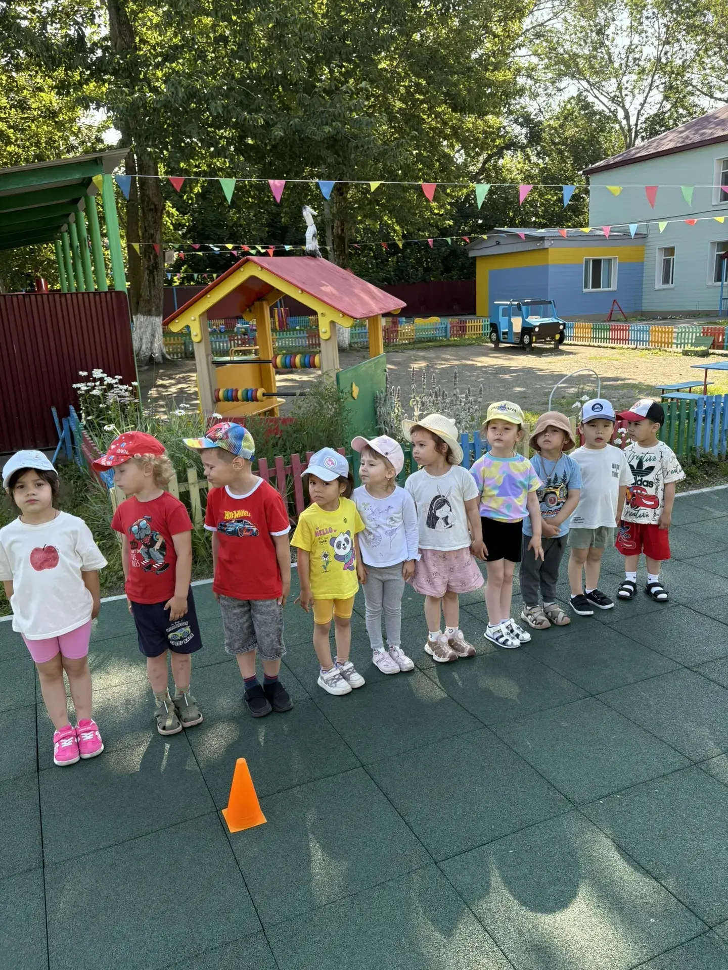 ☀️ Физкультура на свежем воздухе в младшей группе «Звёздочки»! 🌿🏃‍♀️

☀️ Прекрасная солнечная пого
