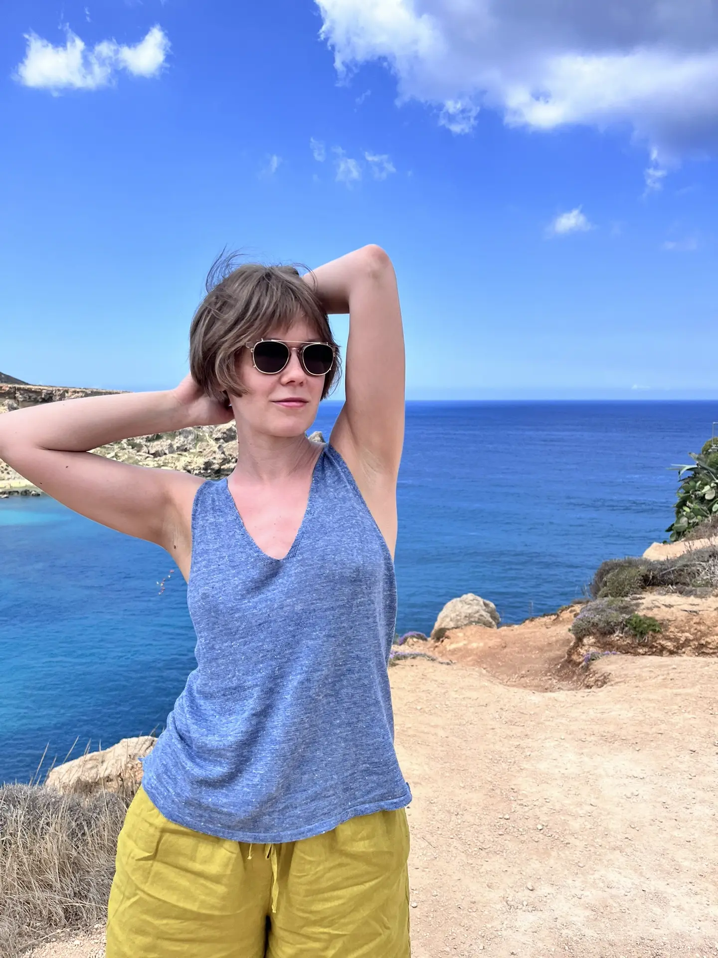 Майка из 100% льна в действии! ☀️🌊

Несмотря на то, что вязаная, в ней намного легче в жару, чем в 