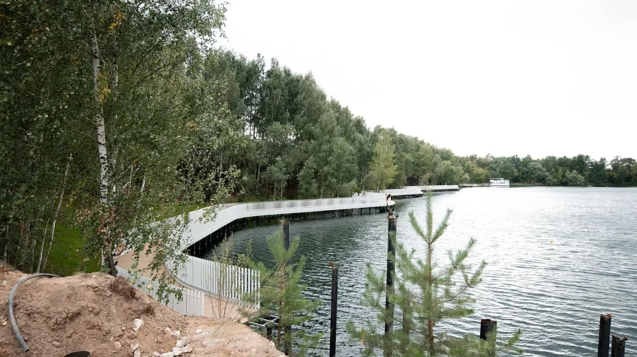 🏡 К строительству лодочной станции и амфитеатра приступили на Коренёвском карьере.