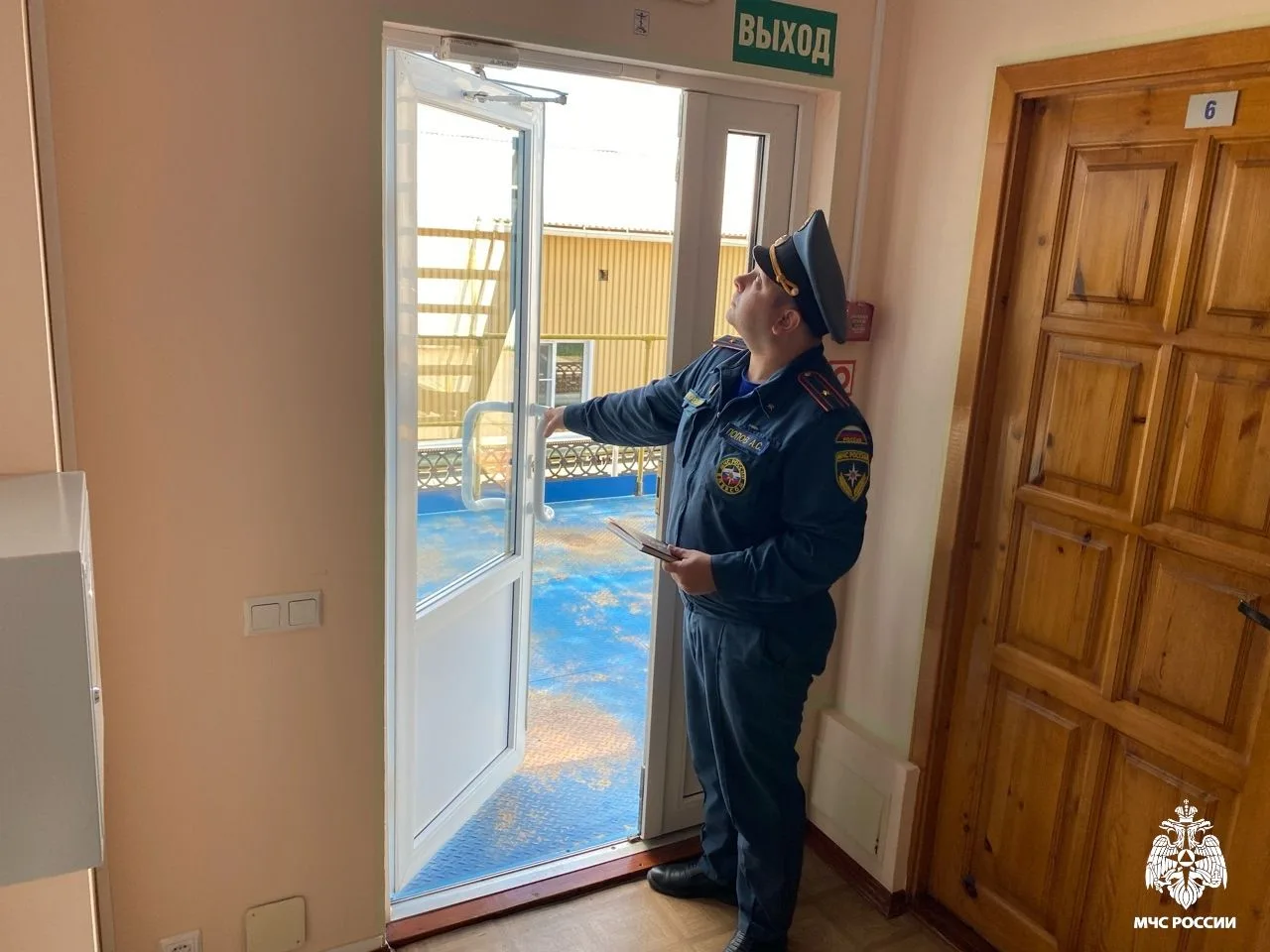 В приоритете МЧС России — безопасность людей

Сотрудники Управления надзорной деятельности и профила