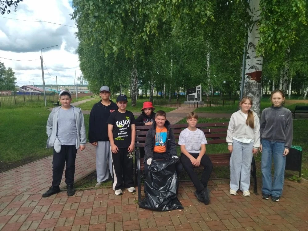 03.06.2026г. В тематическом лагере "Патриот" сегодня трудовой десант - ребята очистили ...
