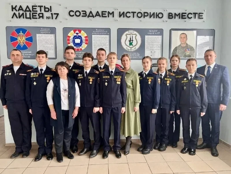 В День российского кадетства большая и сильная группа кадет 8-11 классов нашего лицея приняла участи