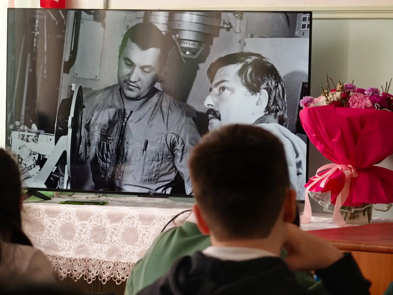 Первый выход в открытый космос был совершен советским космонавтом Алексеем Леоновым 18 марта 1965 го