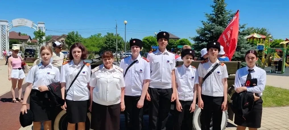В Анапе встретили участников конного перехода, приуроченного ко Дню России
 
В мероприятии, которое 