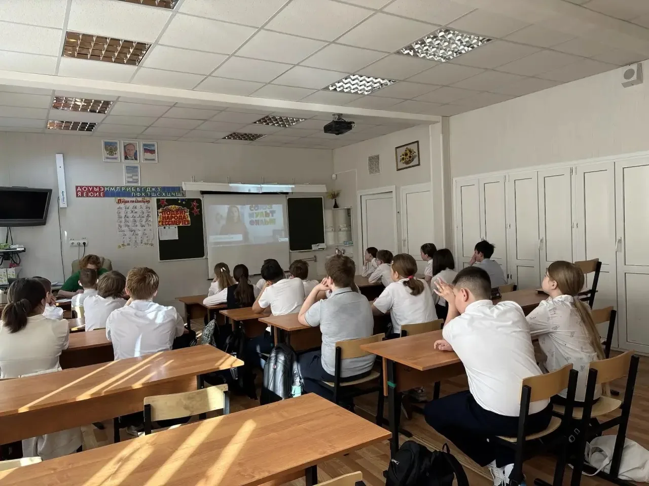 🇷🇺 О главном на понедельник: «Разговоры о важном» и торжественная линейка в МОУ СОШ № 12  Новая учеб