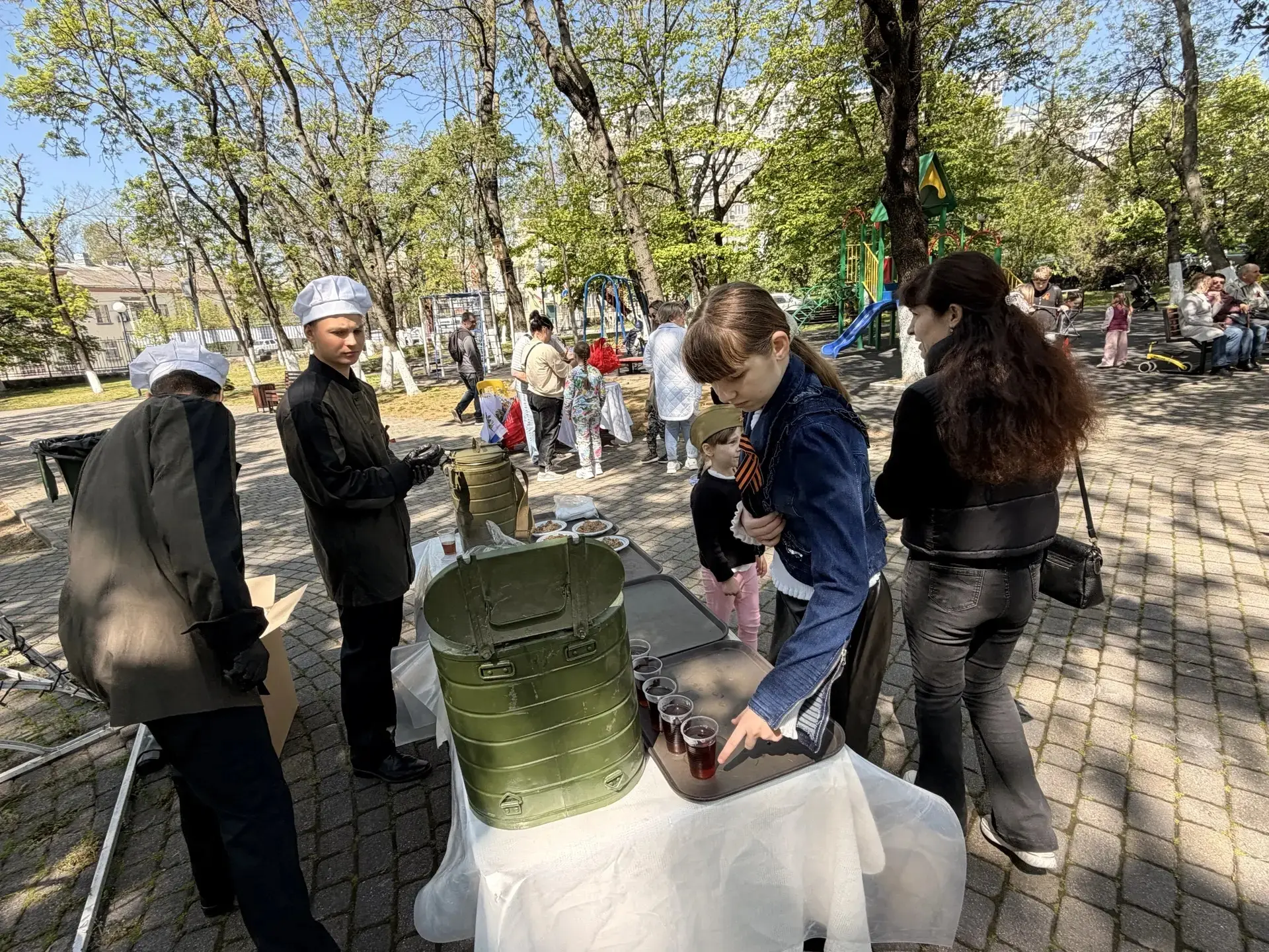 🇷🇺 В Восточном районе прошло сразу два «Солдатских привала»  Один из них состоялся в сквере им. Карл