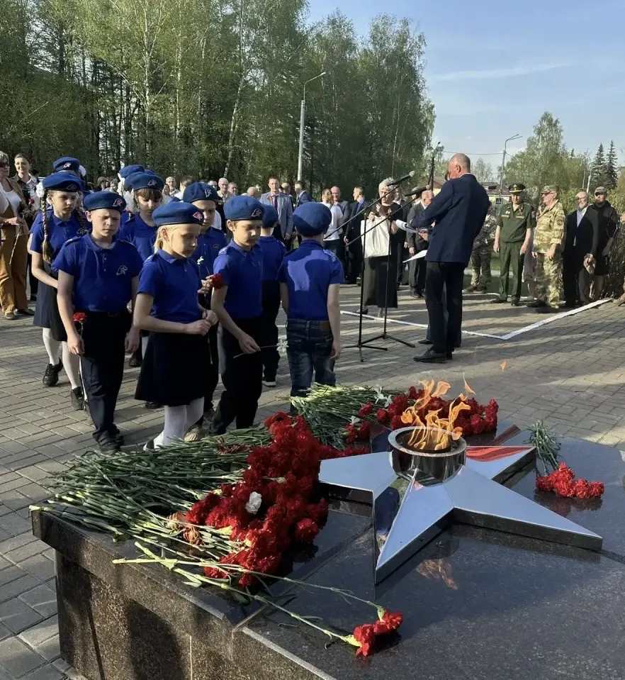 Сегодня, в канун 81‑й годовщины Великой Победы, почётный караул Дома Юнармии Первой Тарусской школы 