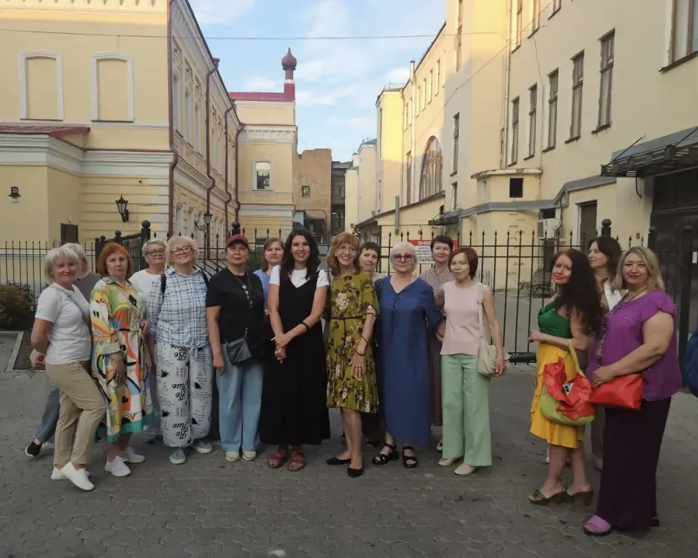 Заглянули за фасад истории 🏛️