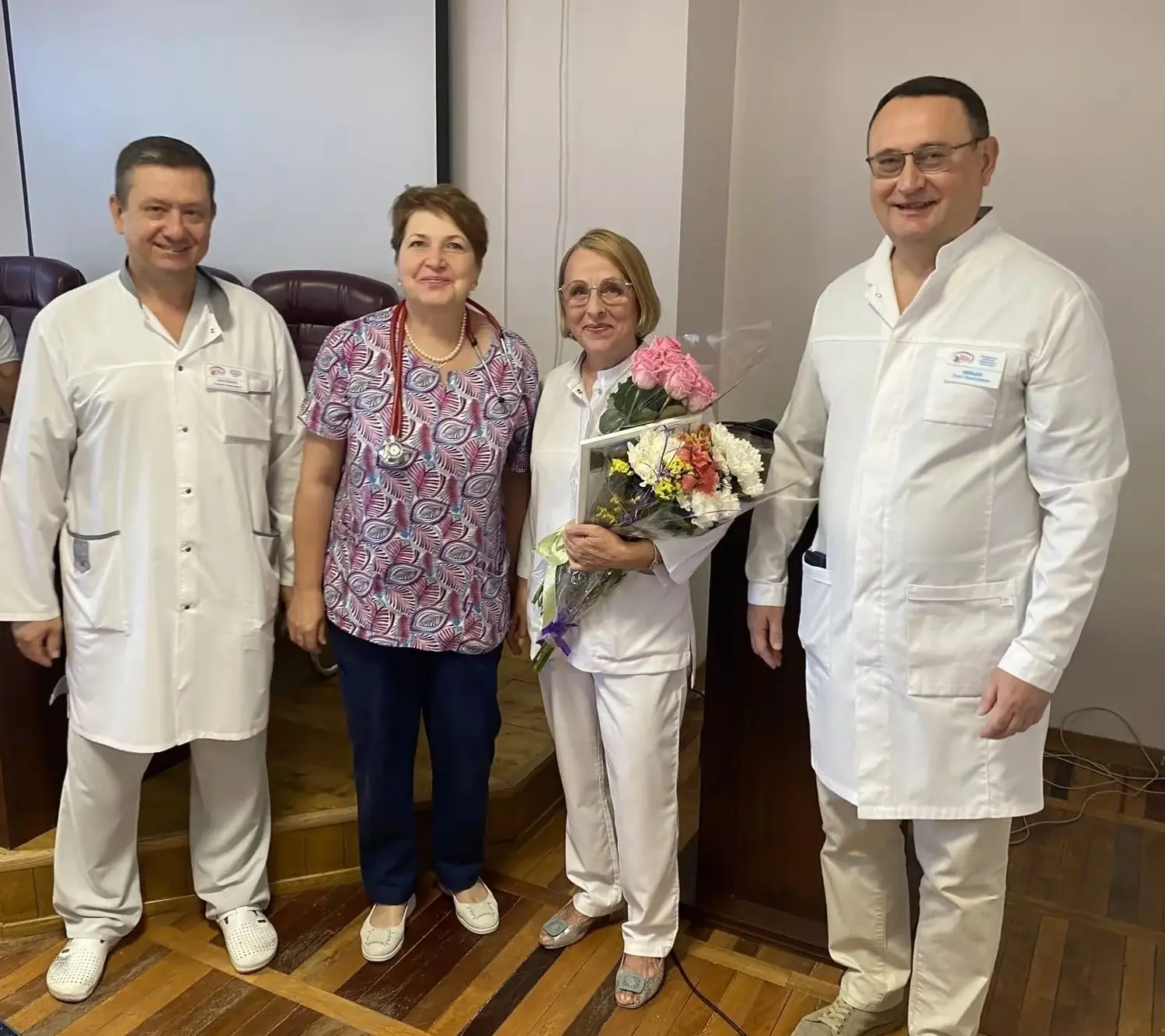 ❤️ Сегодня коллектив Курской ОМКБ проводил на заслуженный отдых старшую операционную ме...