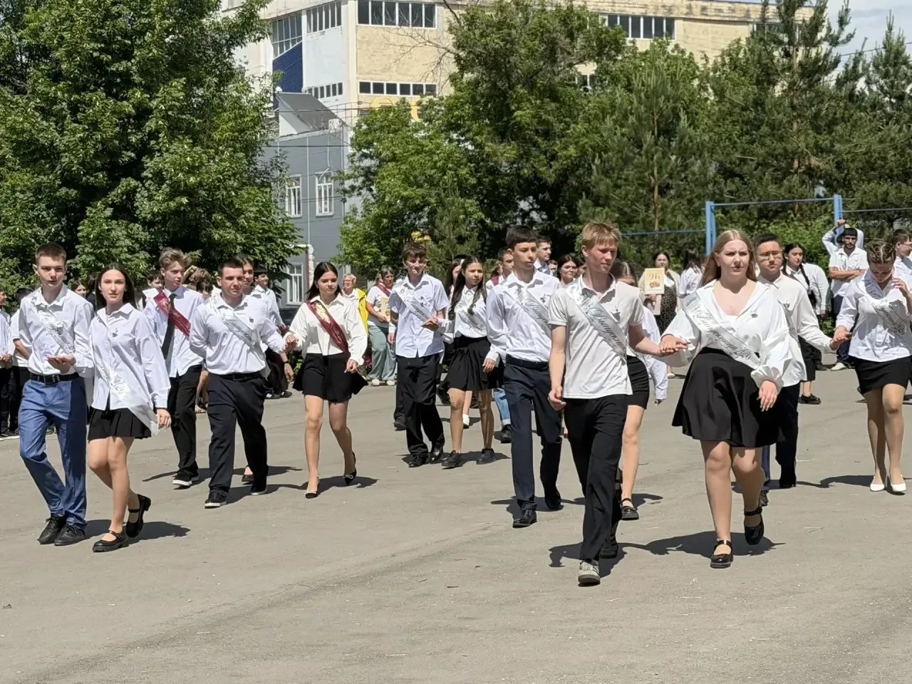 Дорогие выпускники 2026 года! 🎓🎉 Сегодня, 26 мая, в нашей школе прозвучал самый особенный, самый в