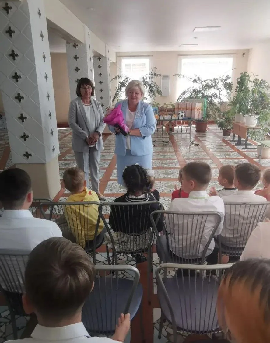 🍂Министр социальной защиты области Марина Макова поздравила детей из социального приют...