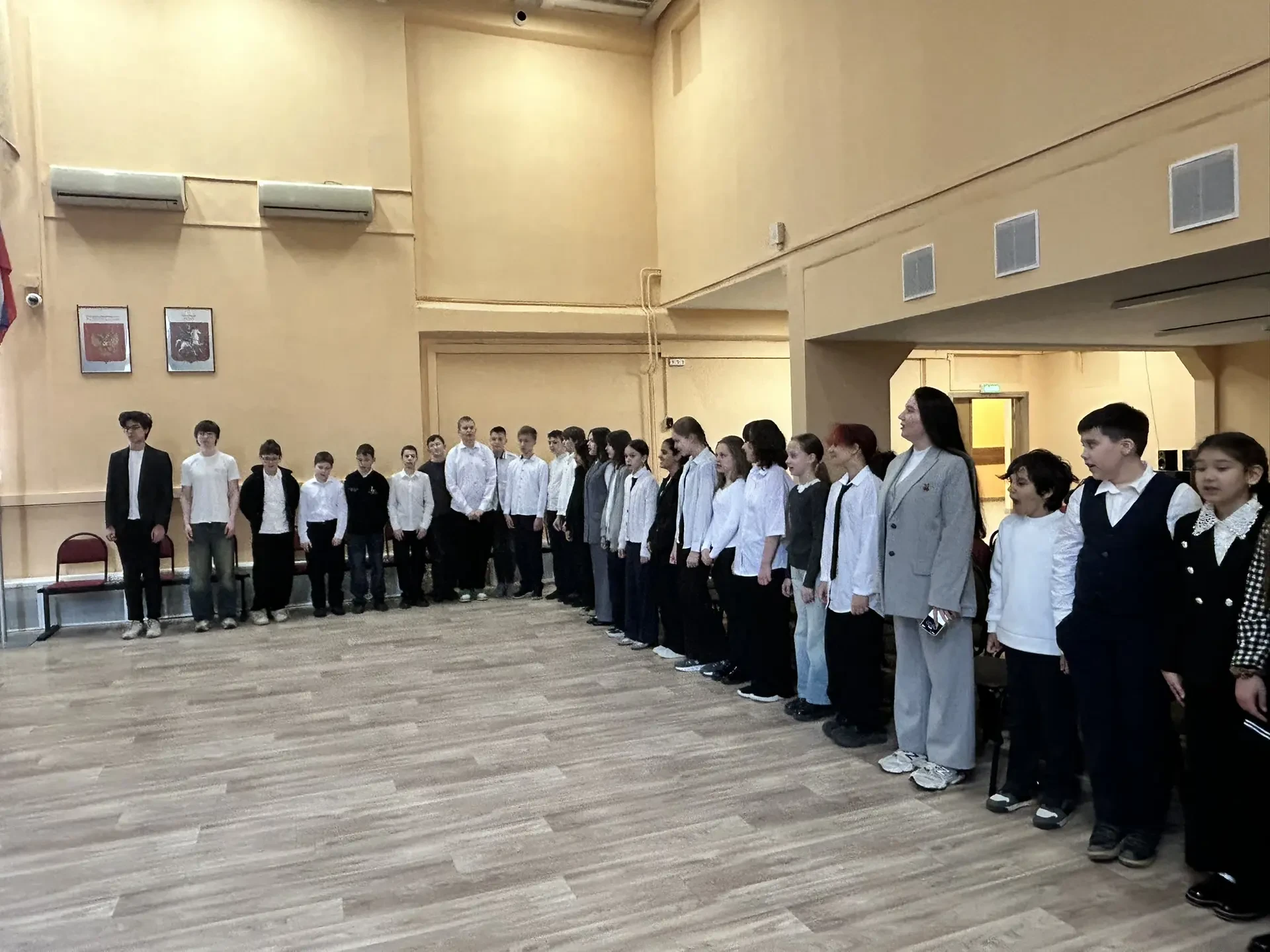 🔥 Утро понедельника началось с традиционной Церемонии поднятия Государственного флага РФ!  После лин