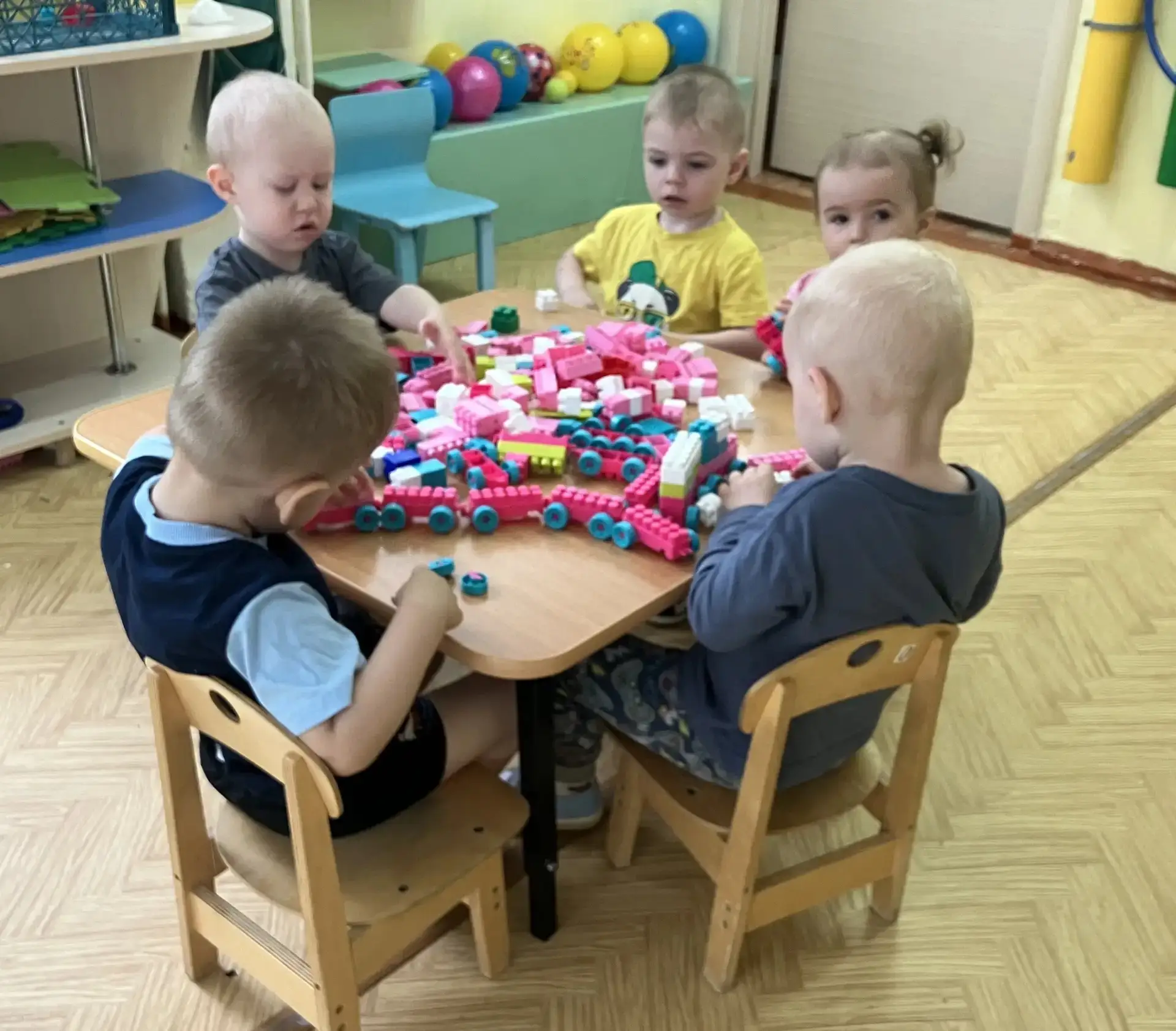 Конструирование – одно из самых любимых детских занятий. Оно не только увлекательно, но и полезно дл