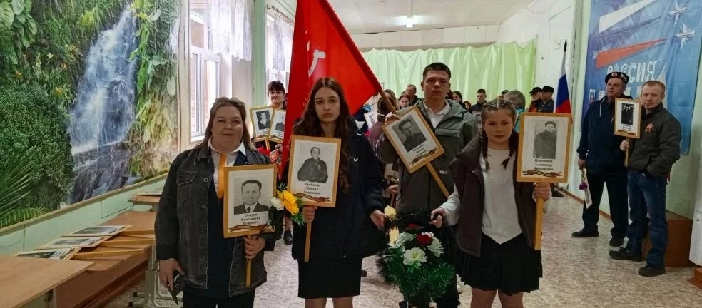 В строю «Бессмертного полка» — и стар, и млад 🙏