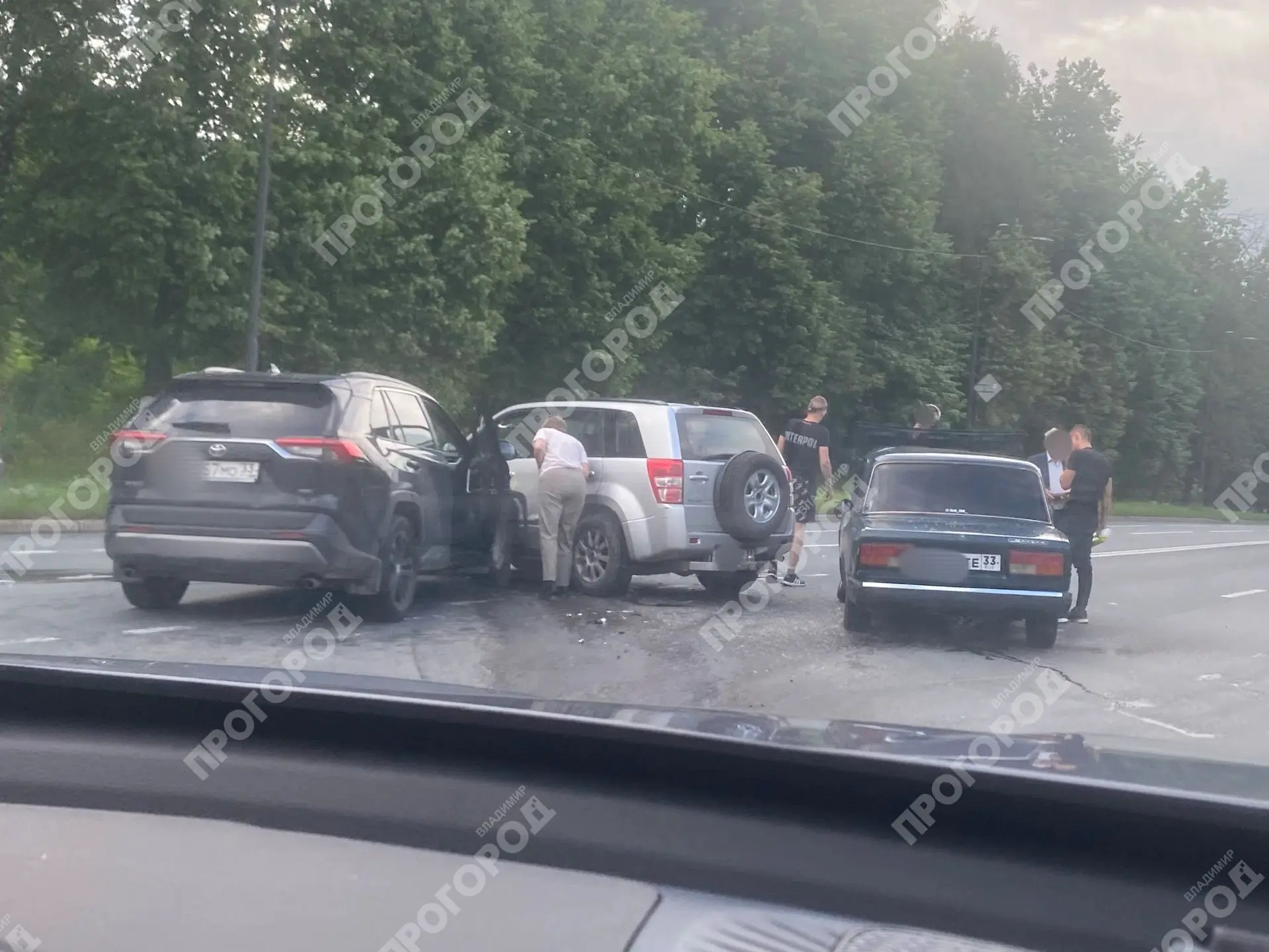 От читателя: Авария на выезде из города в сторону Боголюбова.