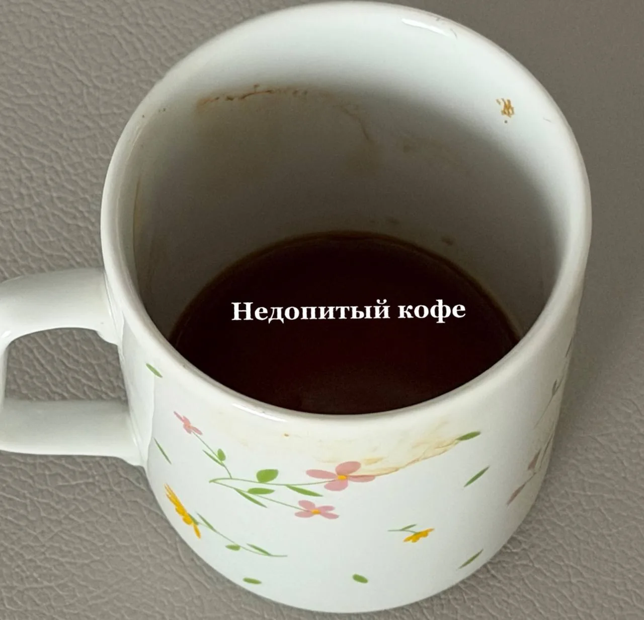 Моя утренняя рутина 🎀

◽Выпить черный кофе 
◽Заправить постель 
◽Бьюти процедуры, скраб от Faberlic