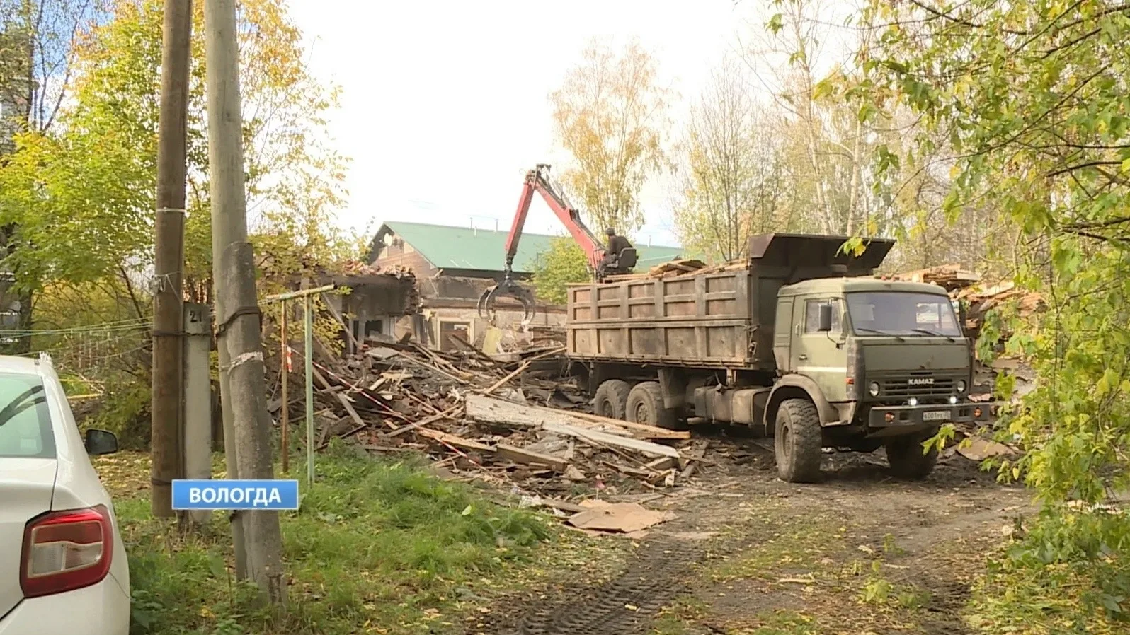 Аварийные дома сносят в Вологде.