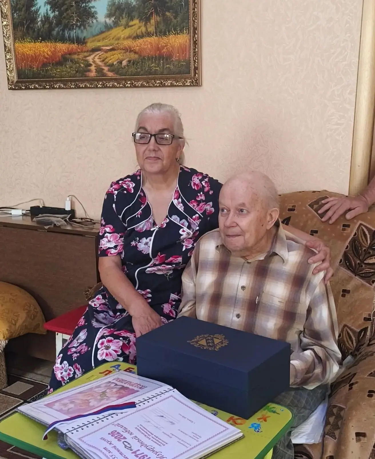 В Управлении ЗАГС Администрации Железнодорожного округа г. Курска поздравили супругов Б...
