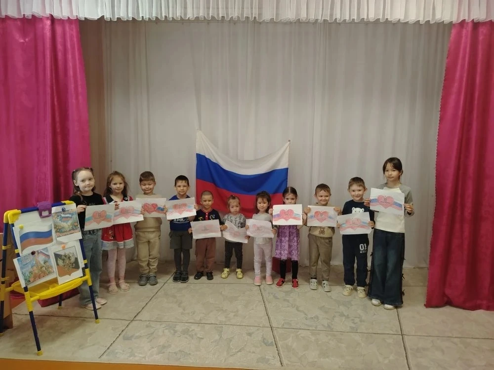 «Россия — это мы»
В преддверии Дня России в нашей группе прошло увлекательное занятие, посвященное г