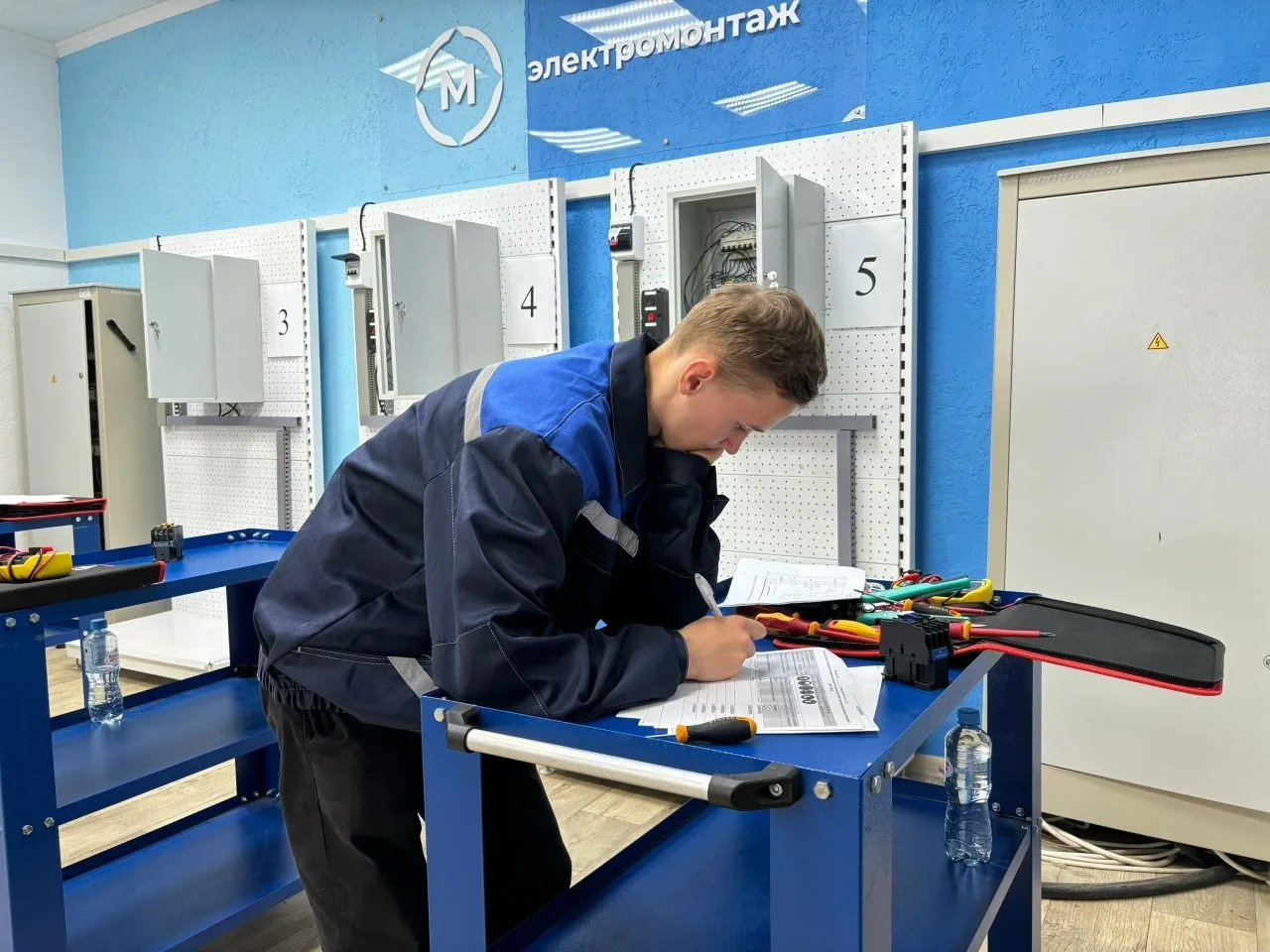 Второй день демоэкзамена: энергия кипит!
Позади первый день, но напряжение только нарастает! Наши ст