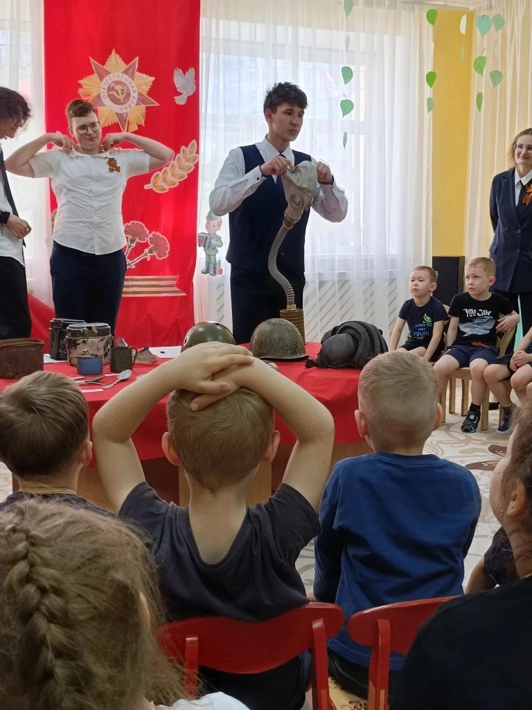 6 мая Водянникова Анна Николаевна, руководитель школьного музея, вместе обучающимися 10 "Б" провели 