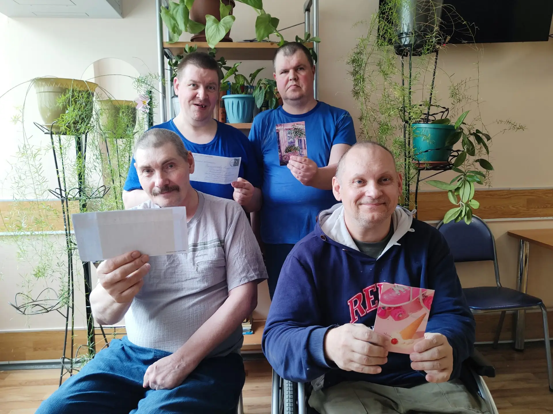 💌 Волшебство добрых слов

В рамках проекта «Поздравительная открытка» наши проживающие получают тро